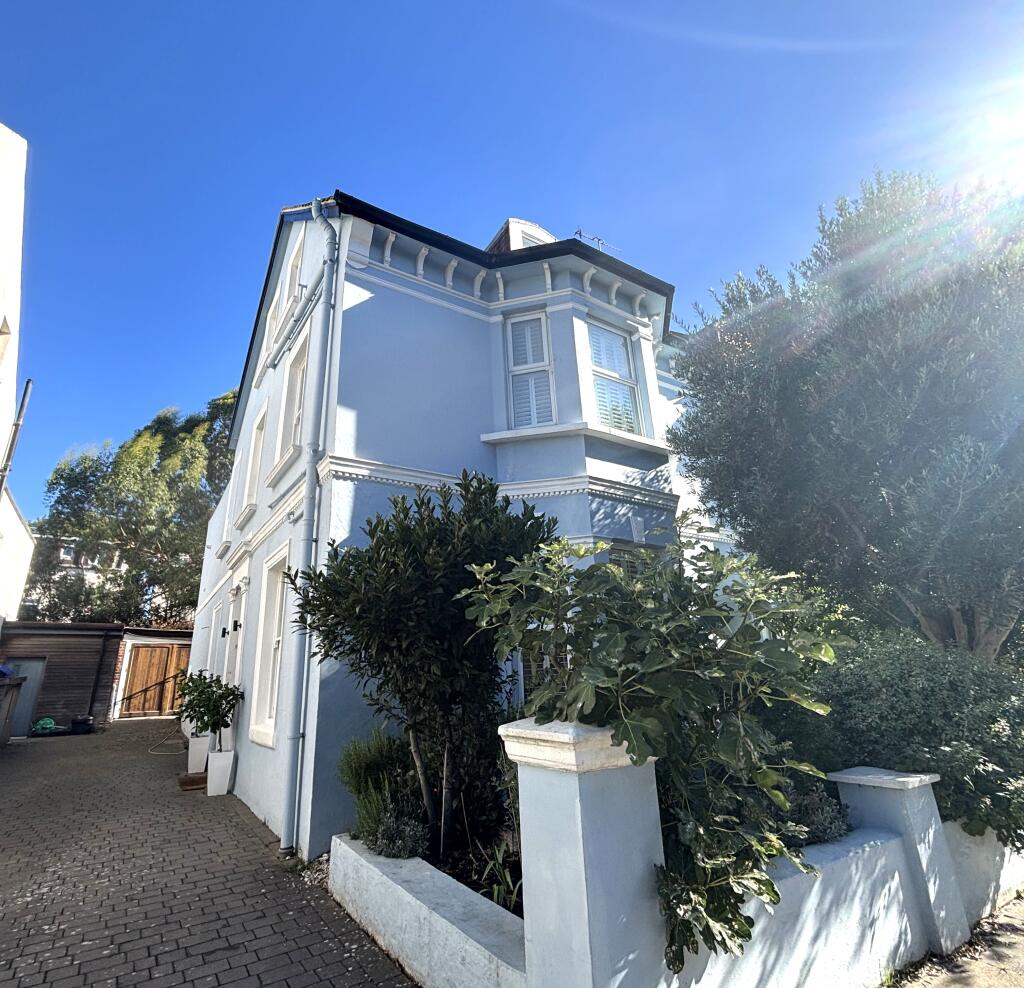 4 bed End of Terrace for rent in Brighton and Hove. From Town and City Residential Lettings - Hove 4 bed End of Terrace for rent in Brighton and Hove. From Town and City Residential Lettings - Hove