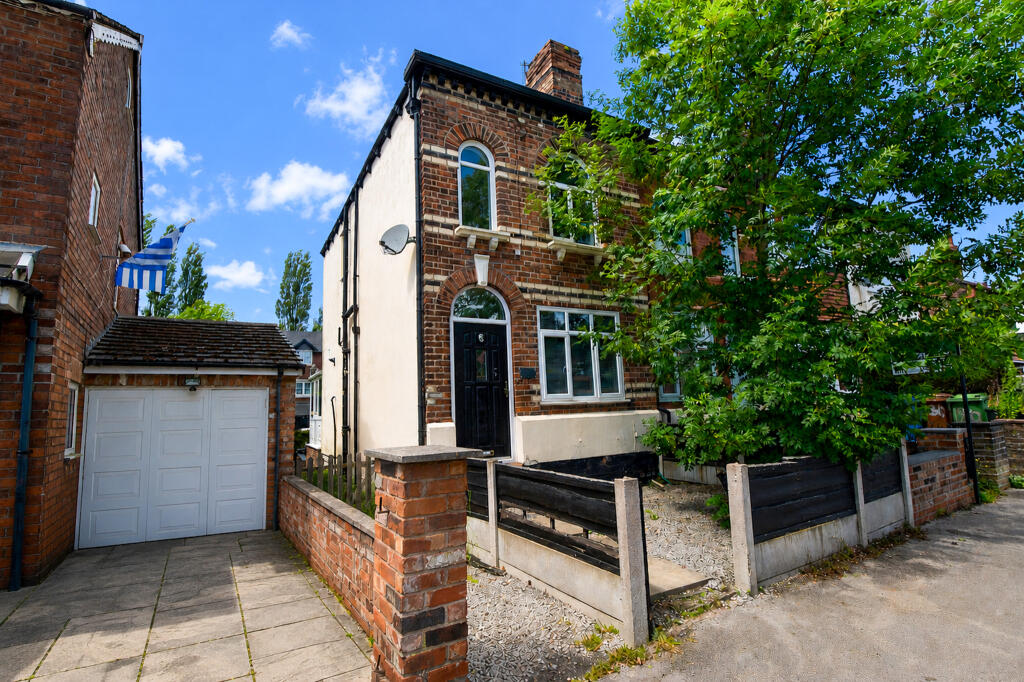 2 bed End of Terrace for rent in Stockport. From Trading Places - Urmston