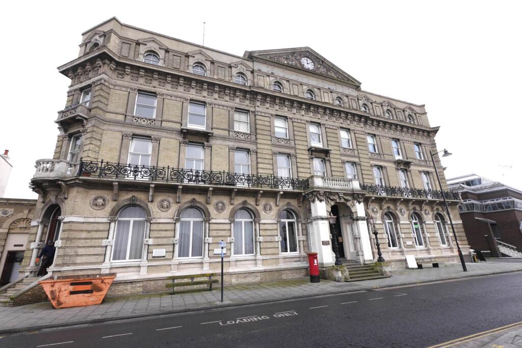 2 bed 1st Floor Flat for rent in Harwich. From Upstix Ventures LLP - Ipswich