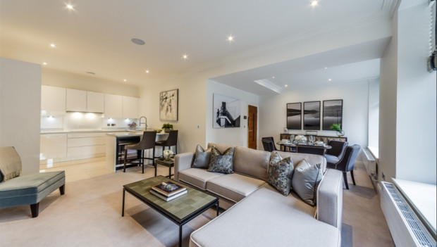 2 bed Apartment for rent in London. From Agent and Homes - Summerlands Ave