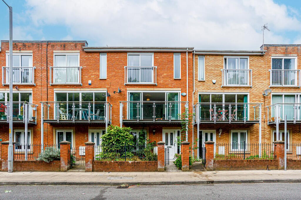 4 bed Town House for rent in Manchester. From VitalSpace - South Manchester