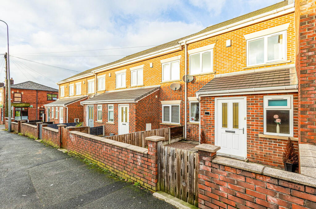 3 bed Town House for rent in Wigan. From VitalSpace - South Manchester