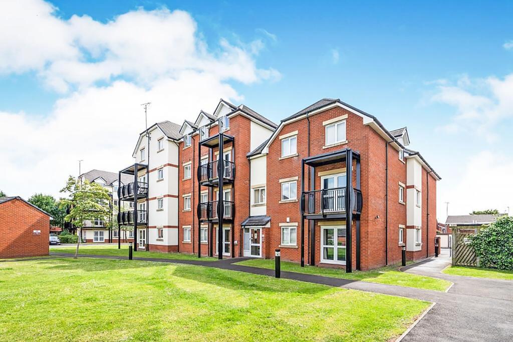 2 bed Apartment for rent in Winwick. From VitalSpace - South Manchester