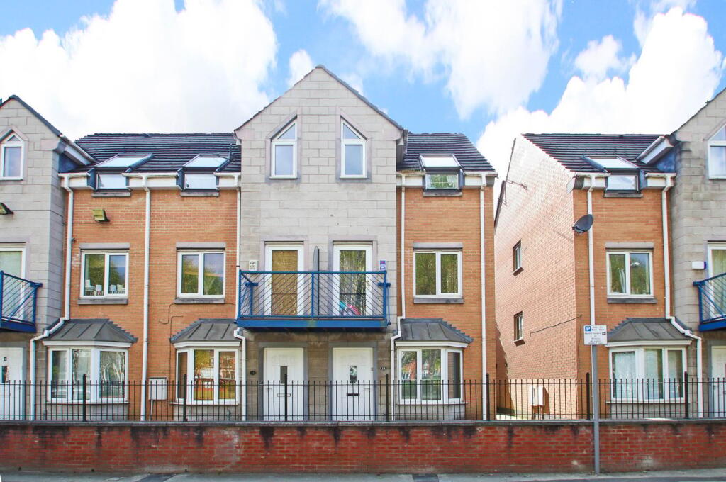 4 bed Mid Terraced House for rent in Manchester. From VitalSpace - South Manchester