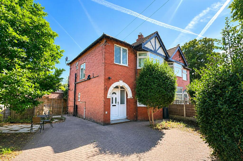 3 bed Semi Detached for rent in Urmston. From VitalSpace - South Manchester 3 bed Semi Detached for rent in Urmston. From VitalSpace - South Manchester