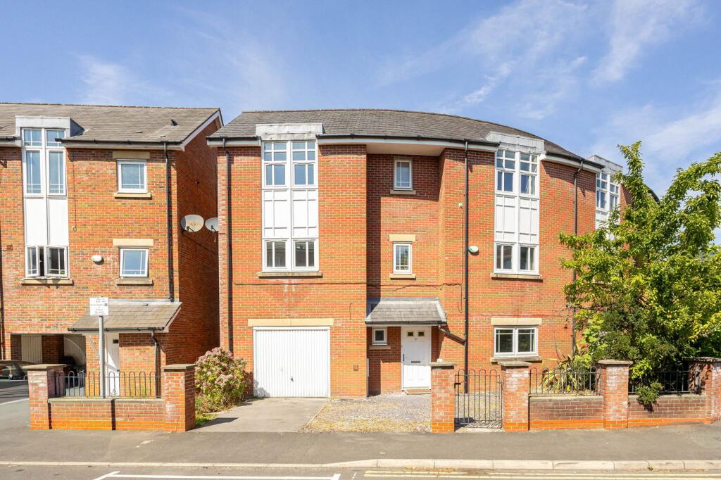 4 bed Town House for rent in Manchester. From VitalSpace - South Manchester