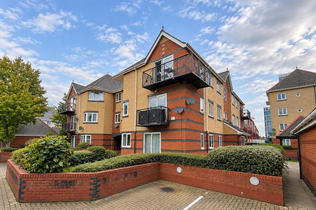 3 bed Apartment for rent in Salford. From VitalSpace - South Manchester 3 bed Apartment for rent in Salford. From VitalSpace - South Manchester