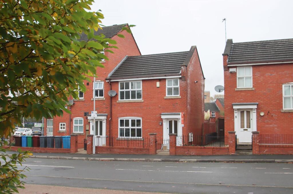 2 bed Mid Terraced House for rent in Manchester. From VitalSpace - South Manchester