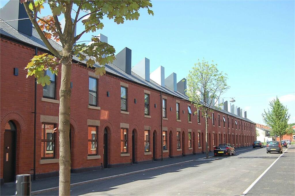 2 bed Town House for rent in Salford. From VitalSpace - South Manchester