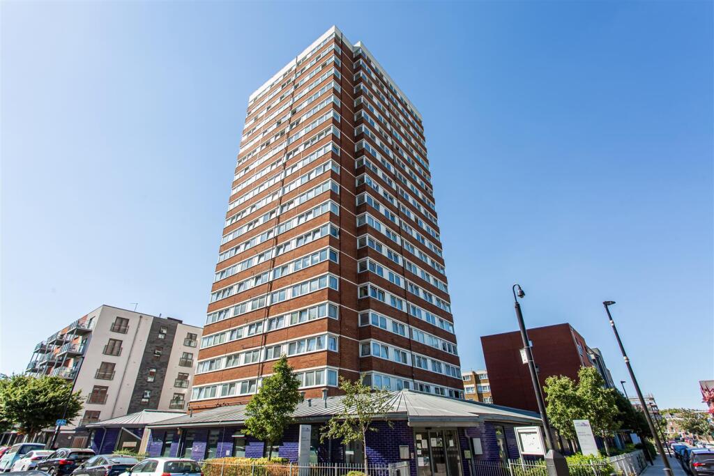 1 bed 1st Floor Flat for rent in Bow. From W J Meade - Mile End & Bow