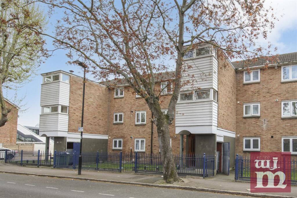 1 bed 1st Floor Flat for rent in Ilford. From W J Meade - Mile End & Bow