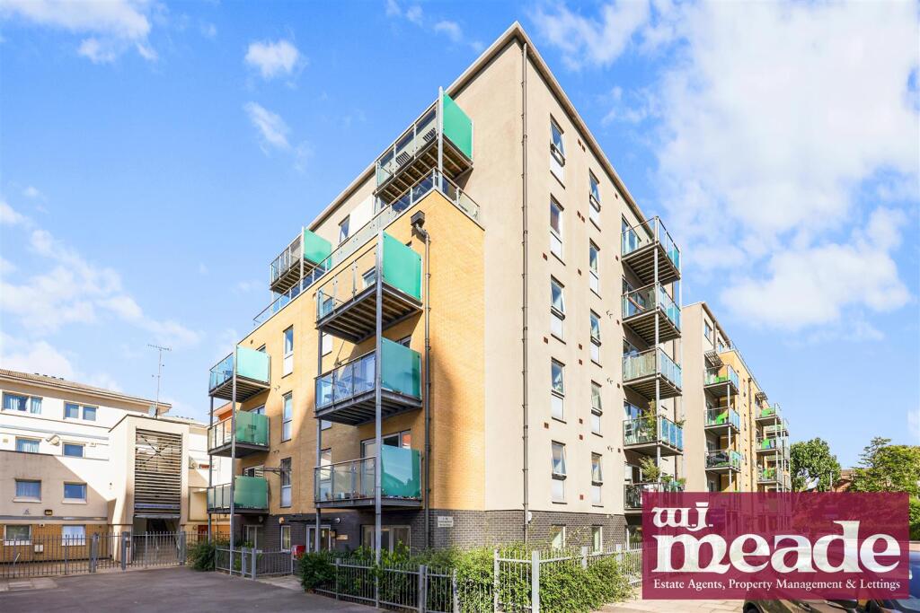 1 bed 1st Floor Flat for rent in Bow. From W J Meade - Mile End & Bow