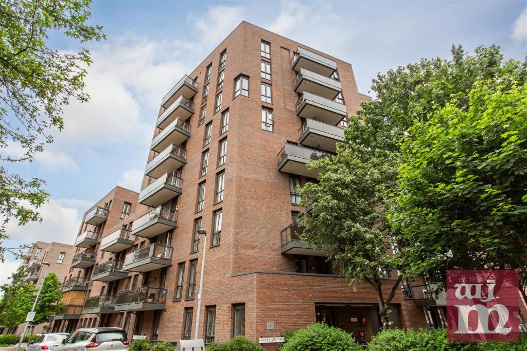 2 bed 1st Floor Flat for rent in Bow. From W J Meade - Mile End & Bow 2 bed 1st Floor Flat for rent in Bow. From W J Meade - Mile End & Bow