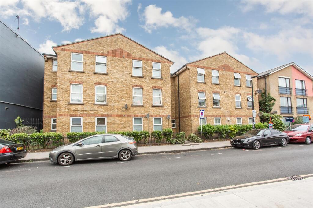1 bed 1st Floor Flat for rent in Bow. From W J Meade - Mile End & Bow 1 bed 1st Floor Flat for rent in Bow. From W J Meade - Mile End & Bow