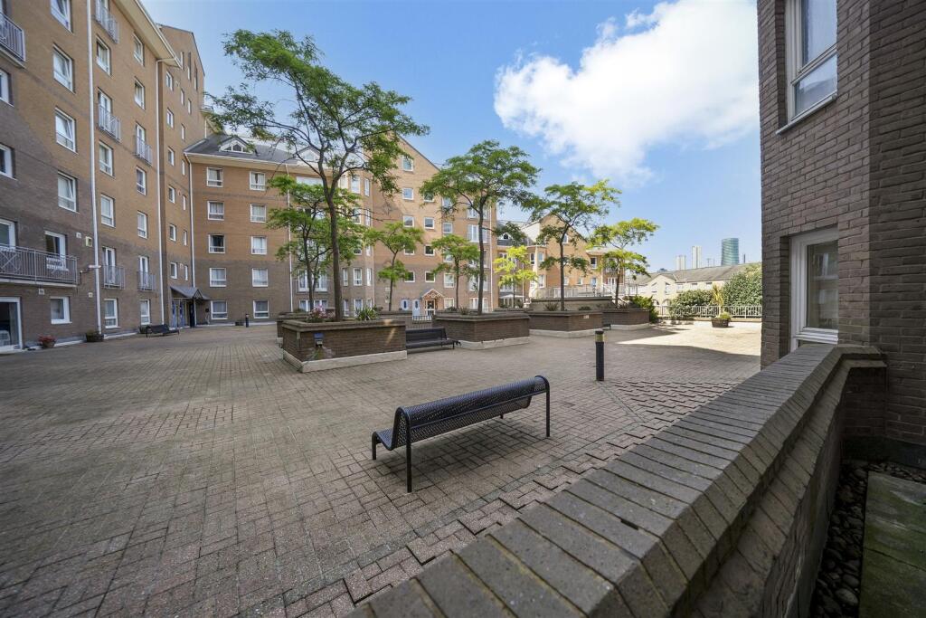 1 bed 1st Floor Flat for rent in Poplar. From W J Meade - Mile End & Bow
