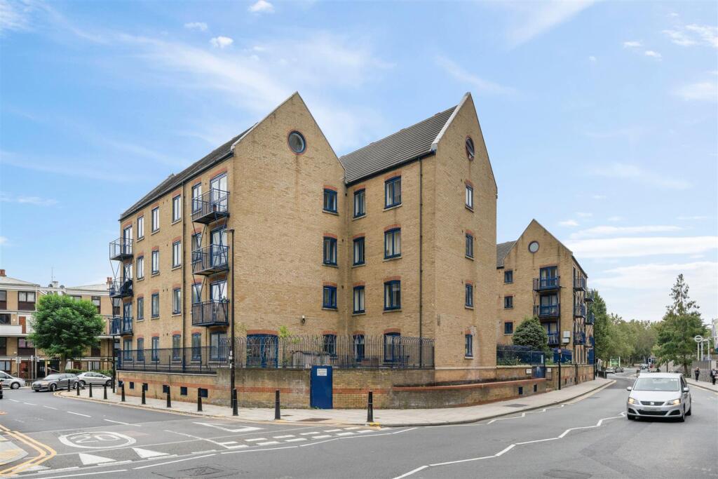 2 bed 1st Floor Flat for rent in Poplar. From W J Meade - Mile End & Bow 2 bed 1st Floor Flat for rent in Poplar. From W J Meade - Mile End & Bow