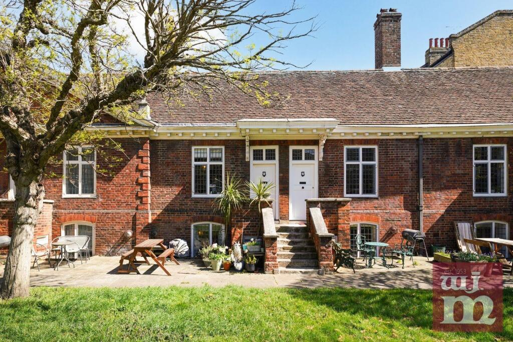 1 bed Detached for rent in Stepney. From W J Meade - Mile End & Bow 1 bed Detached for rent in Stepney. From W J Meade - Mile End & Bow