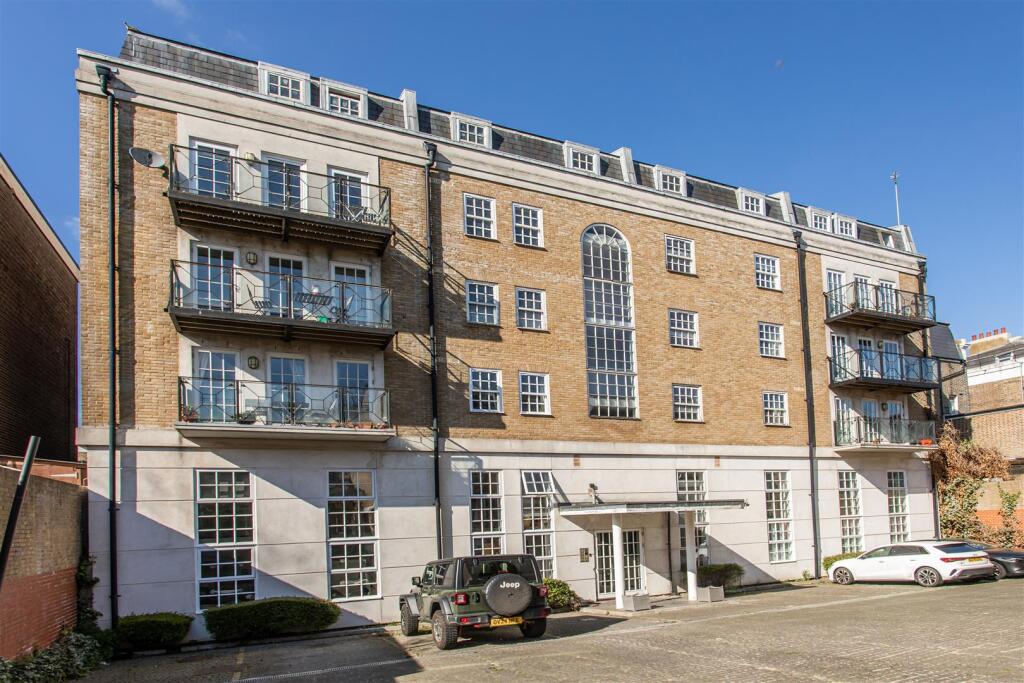 2 bed 1st Floor Flat for rent in Bow. From W J Meade - Mile End & Bow