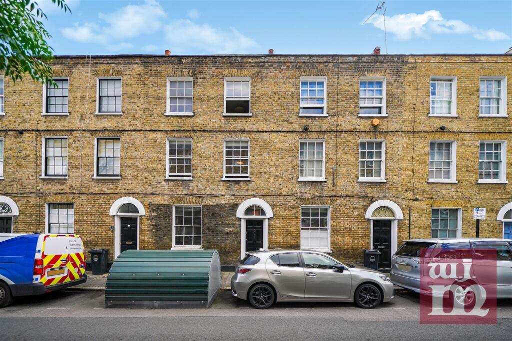 4 bed Mid Terraced House for rent in Bethnal Green. From W J Meade - Mile End & Bow
