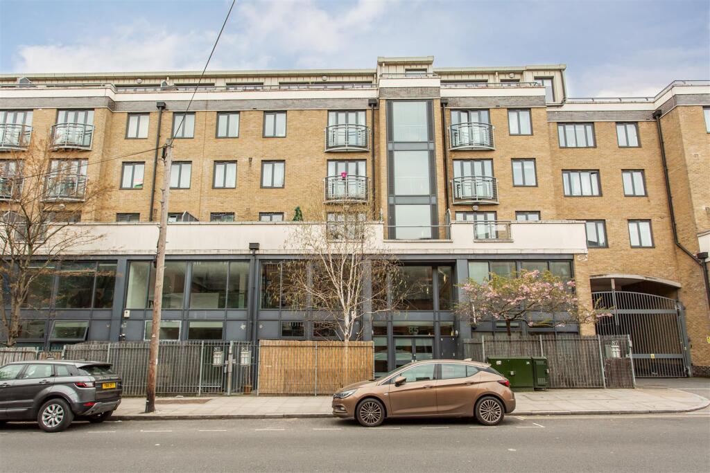 1 bed 1st Floor Flat for rent in Bow. From W J Meade - Mile End & Bow