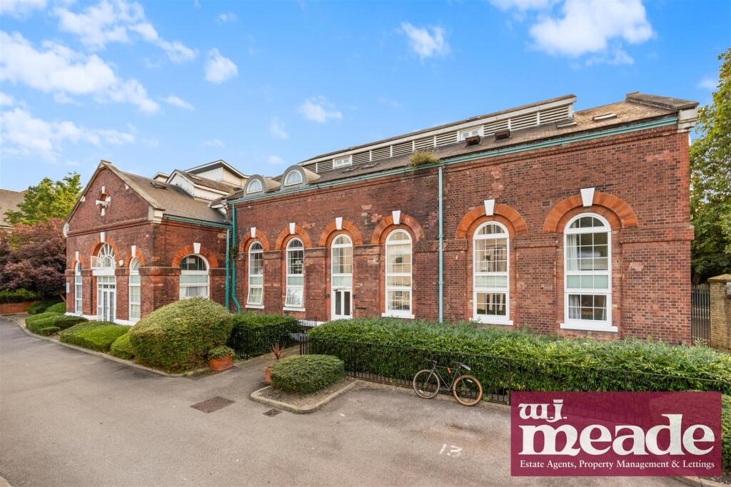 2 bed 1st Floor Flat for rent in Woolwich. From W J Meade - Mile End & Bow 2 bed 1st Floor Flat for rent in Woolwich. From W J Meade - Mile End & Bow