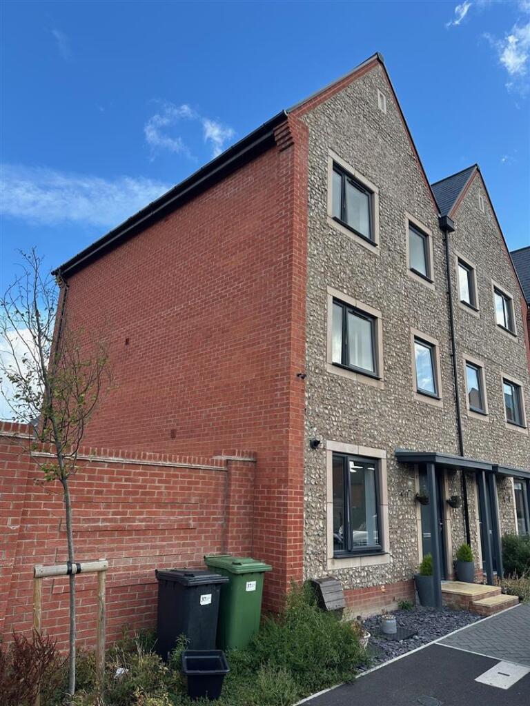 3 bed Town House for rent in Southampton. From Walker & Waterer - Whiteley