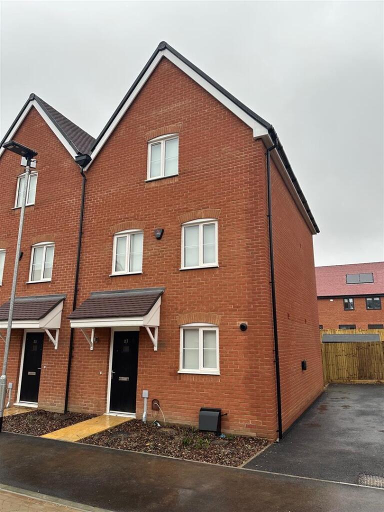 3 bed Semi Detached for rent in Fareham. From Walker & Waterer - Whiteley