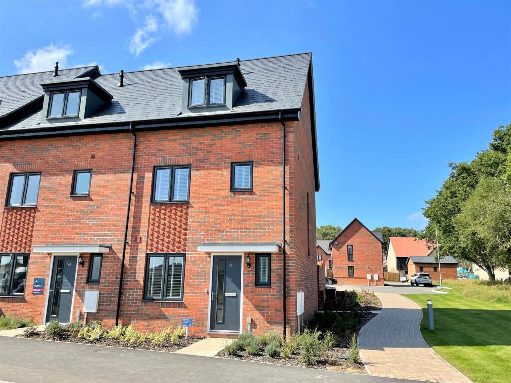 4 bed End of Terrace for rent in Fareham. From Walker & Waterer - Whiteley 4 bed End of Terrace for rent in Fareham. From Walker & Waterer - Whiteley