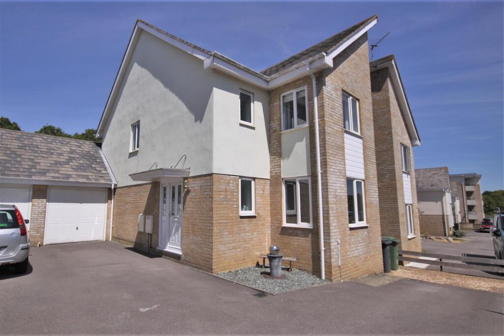 3 bed Link detached for rent in Fareham. From Walker & Waterer - Whiteley