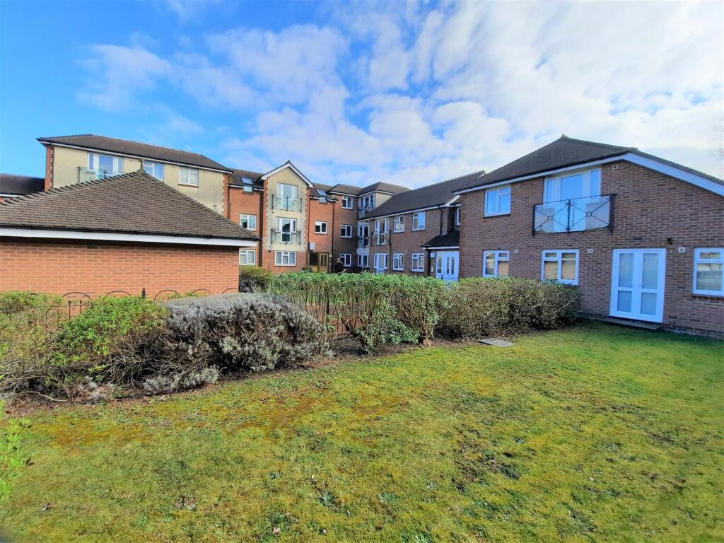 2 bed Apartment for rent in Burridge. From Walker & Waterer - Whiteley