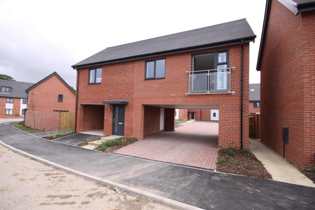 2 bed Coach House for rent in Segensworth. From Walker & Waterer - Whiteley