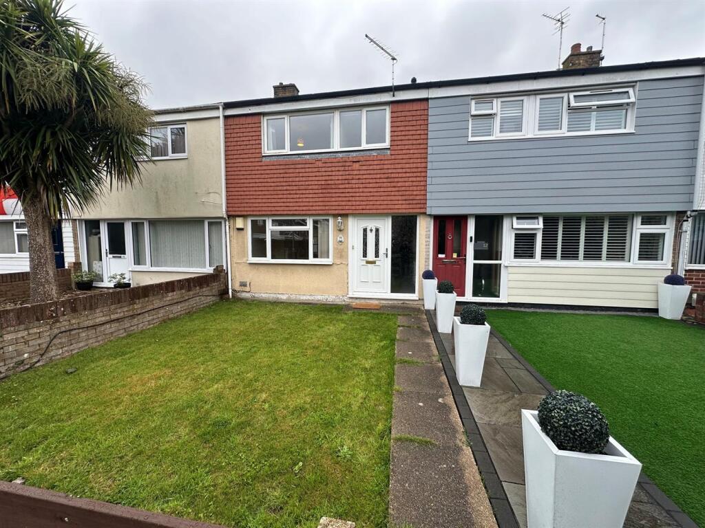 3 bed Mid Terraced House for rent in Peel Common. From Walker & Waterer - Whiteley 3 bed Mid Terraced House for rent in Peel Common. From Walker & Waterer - Whiteley