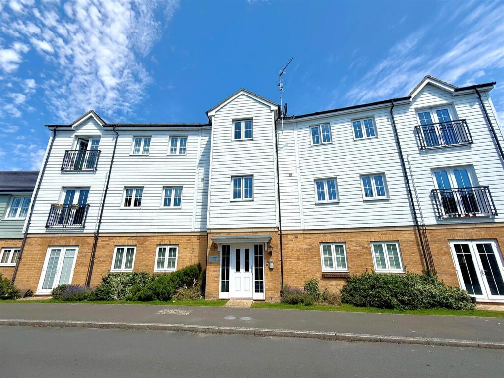 2 bed Apartment for rent in Titchfield Common. From Walker & Waterer - Whiteley 2 bed Apartment for rent in Titchfield Common. From Walker & Waterer - Whiteley