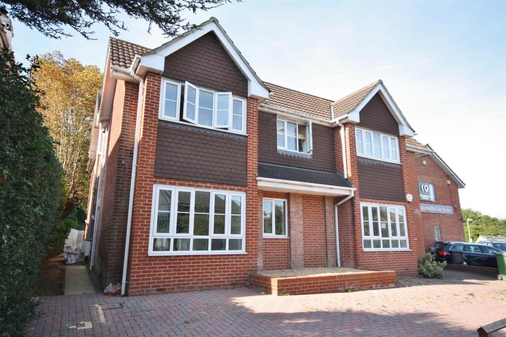 1 bed Apartment for rent in Park Gate. From Walker & Waterer - Whiteley 1 bed Apartment for rent in Park Gate. From Walker & Waterer - Whiteley