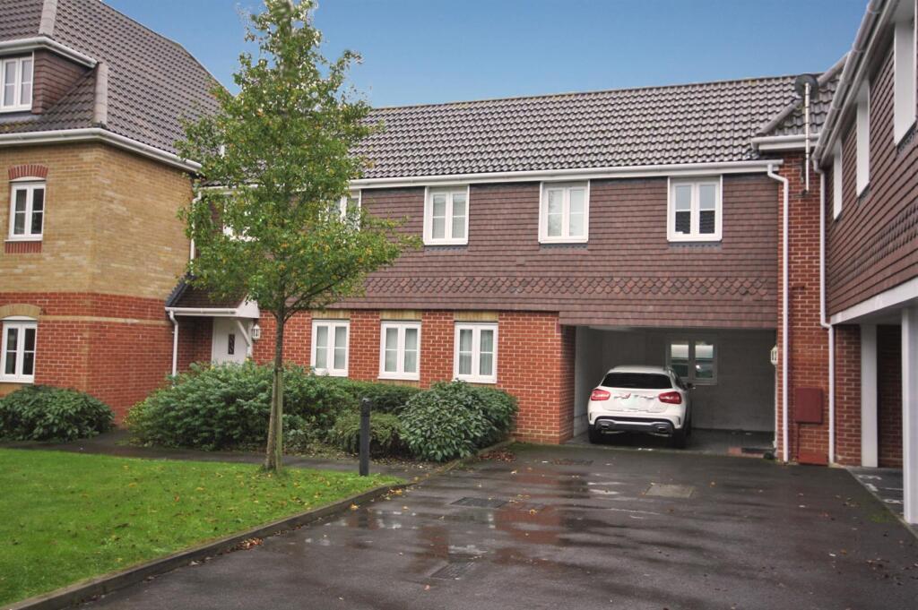 2 bed Mid Terraced House for rent in Segensworth. From Walker & Waterer - Whiteley 2 bed Mid Terraced House for rent in Segensworth. From Walker & Waterer - Whiteley