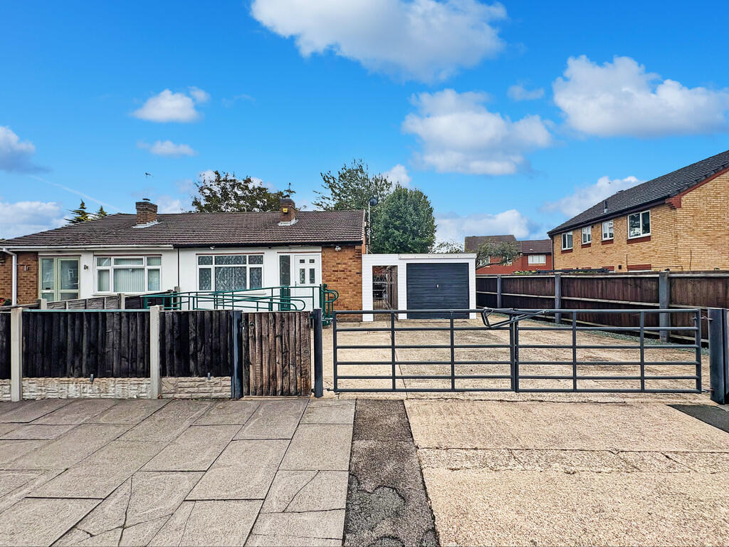 2 bed Semi-detached bungalow for rent in Nottingham. From Wallace Jones - Long Eaton 2 bed Semi-detached bungalow for rent in Nottingham. From Wallace Jones - Long Eaton