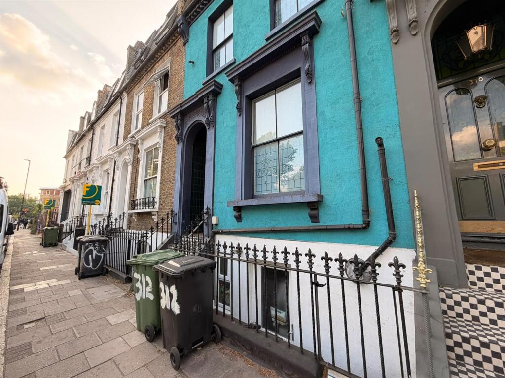 4 bed Detached for rent in Camberwell. From Prospect London - London 4 bed Detached for rent in Camberwell. From Prospect London - London