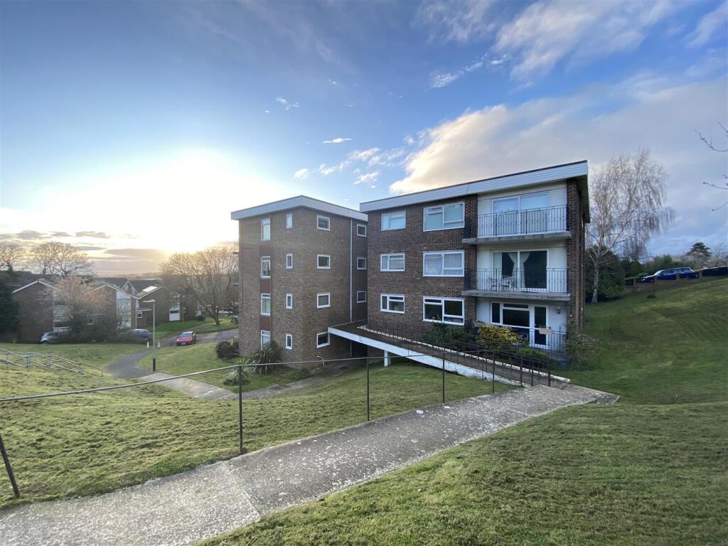 2 bed 1st Floor Flat for rent in Hastings. From Abbott & Abbott - Bexhill on Sea