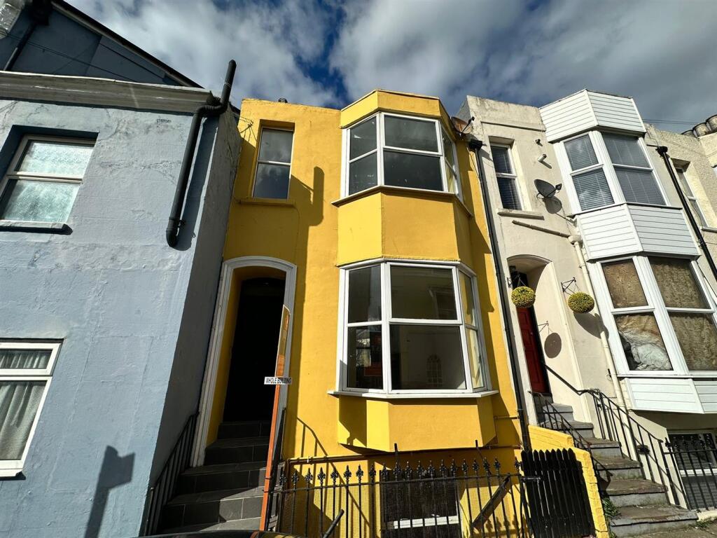 1 bed 1st Floor Flat for rent in Hastings. From Abbott & Abbott - Bexhill on Sea