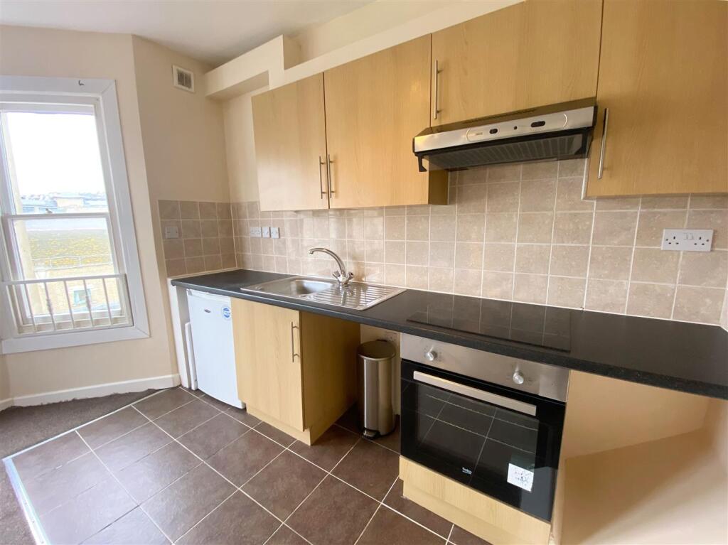 1 bed 1st Floor Flat for rent in Hastings. From Abbott & Abbott - Bexhill on Sea