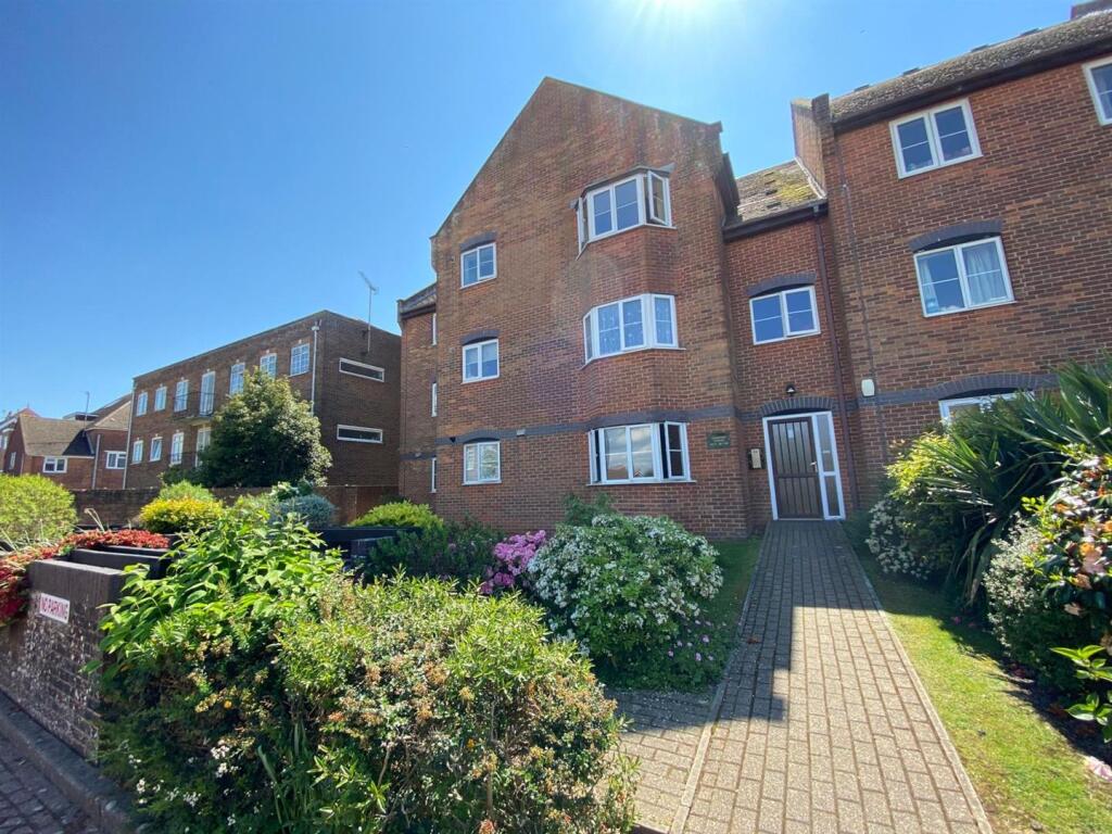 1 bed 1st Floor Flat for rent in Bexhill. From Abbott & Abbott - Bexhill on Sea 1 bed 1st Floor Flat for rent in Bexhill. From Abbott & Abbott - Bexhill on Sea