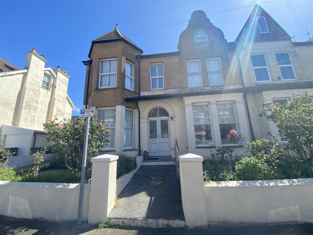 2 bed 1st Floor Flat for rent in Bexhill. From Abbott & Abbott - Bexhill on Sea