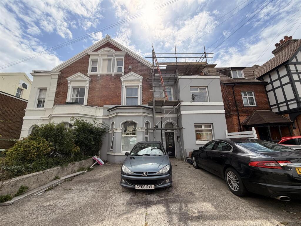 1 bed 1st Floor Flat for rent in Hastings. From Abbott & Abbott - Bexhill on Sea 1 bed 1st Floor Flat for rent in Hastings. From Abbott & Abbott - Bexhill on Sea