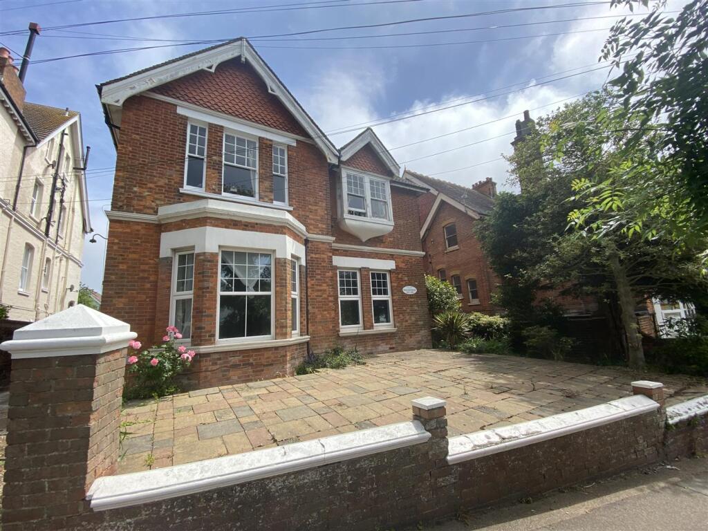 1 bed 1st Floor Flat for rent in Bexhill. From Abbott & Abbott - Bexhill on Sea