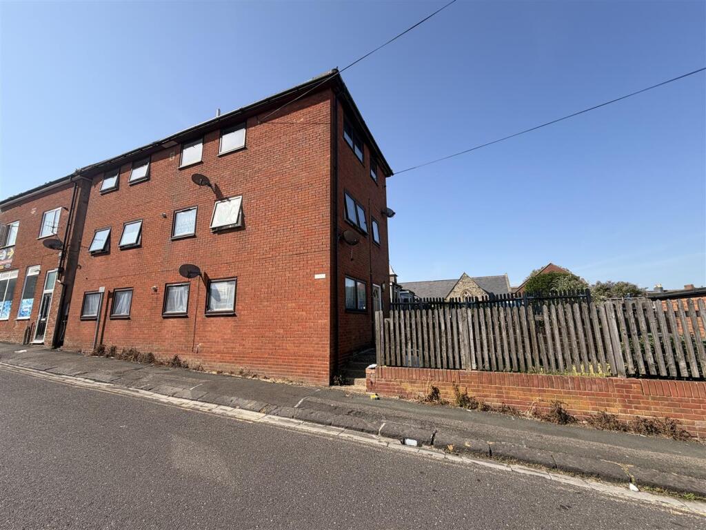 2 bed House (unspecified) for rent in Hastings. From Abbott & Abbott - Bexhill on Sea