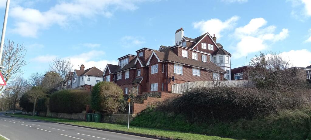 2 bed 1st Floor Flat for rent in Hastings. From Abbott & Abbott - Bexhill on Sea