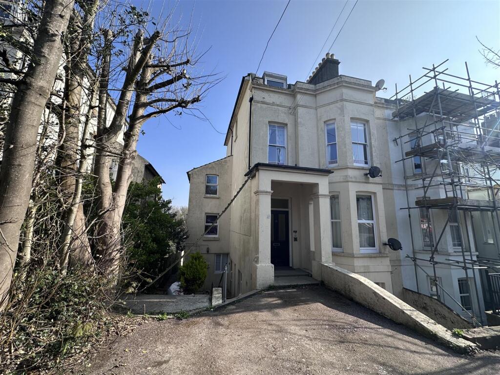 3 bed 1st Floor Flat for rent in Hastings. From Abbott & Abbott - Bexhill on Sea 3 bed 1st Floor Flat for rent in Hastings. From Abbott & Abbott - Bexhill on Sea