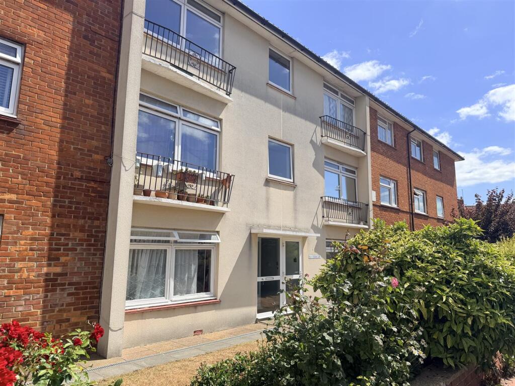 2 bed 1st Floor Flat for rent in Eastbourne. From Abbott & Abbott - Bexhill on Sea