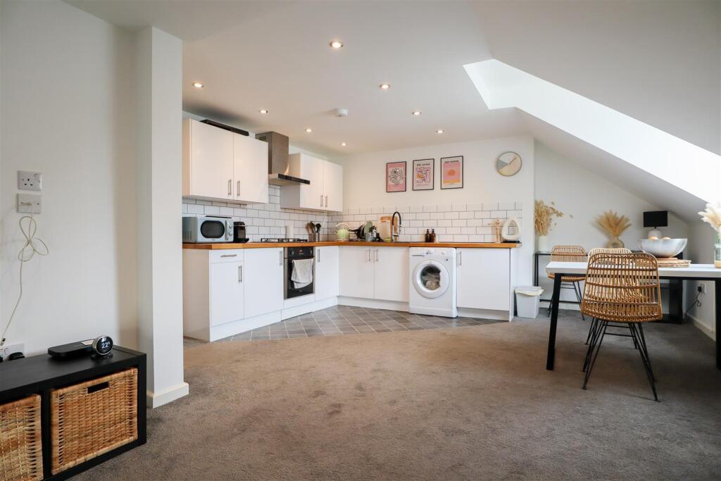 1 bed 1st Floor Flat for rent in Hastings. From Abbott & Abbott - Bexhill on Sea 1 bed 1st Floor Flat for rent in Hastings. From Abbott & Abbott - Bexhill on Sea