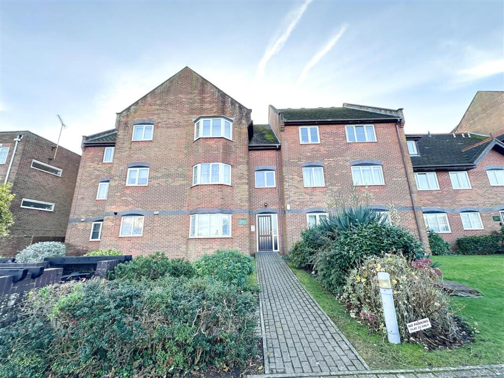 1 bed 1st Floor Flat for rent in Bexhill. From Abbott & Abbott - Bexhill on Sea 1 bed 1st Floor Flat for rent in Bexhill. From Abbott & Abbott - Bexhill on Sea